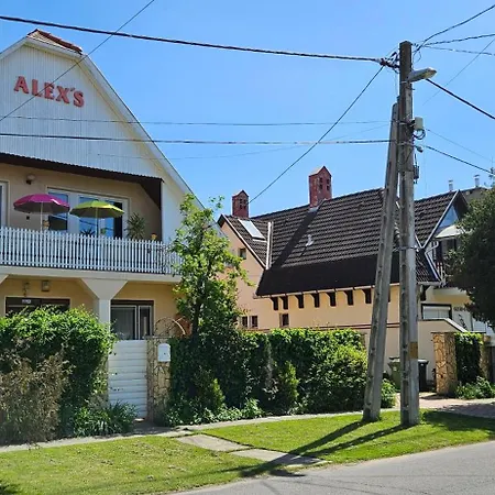 Alex's Отель типа 
