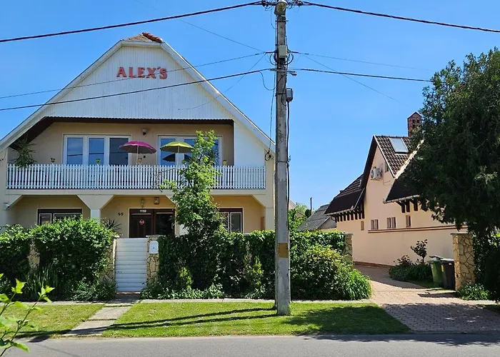 Alex's Bed & Breakfast 3*